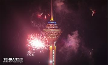 نورافشانی جشن پیروزی انقلاب اسلامی در برج میلاد 9