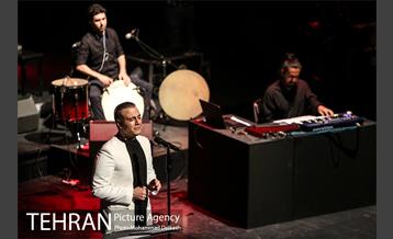 کنسرت آنلاین علیرضا قربانی در تالار وحدت 16