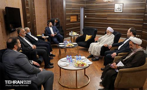 دیدار شهردار تهران با آقای قدیری ابیانه و آیت الله اختری 2