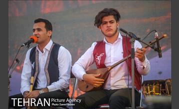 اجرای گروه موسیقی کوکری در برج میلاد تهران 16