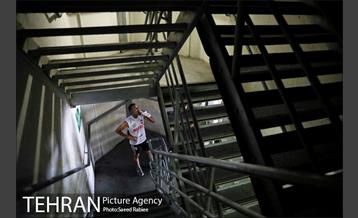 ثبت رکورد پله نوردی در برج میلاد 14