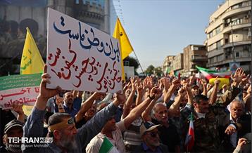 اجتماع مردمی در اعتراض به حمله آمریکا به تاسیسات هسته‌ای ایران 16