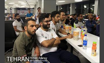 تماشای دیدار فینال یورو 2016 در فودکورت بازار چارسو‎ 6