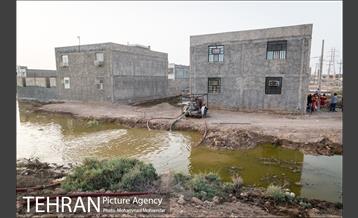 عملیات تخلیه آب از شهرک پیام اهواز 2