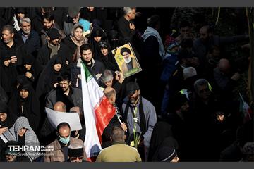 تشییع پیکرهای ۱۰۰ شهید گمنام از مقابل دانشگاه تهران 18