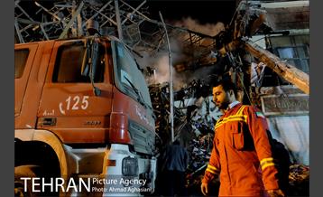 تلاش شبانه برای نجات آتش نشانان بازمانده در پلاسکو 17