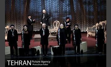 نمایش باغ آلبالو 24