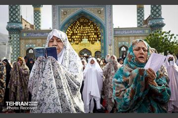 اقامه نماز عید فطر در امامزادگان پنج تن لویزان  20
