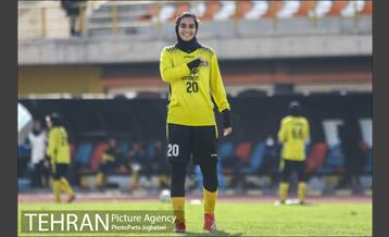 دیدار تیم‌های فوتبال بانوان البرز و سپاهان 11