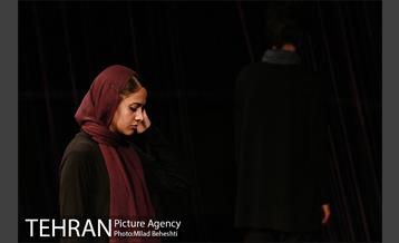 نمایش هویت پروانه های مرده‎ 2