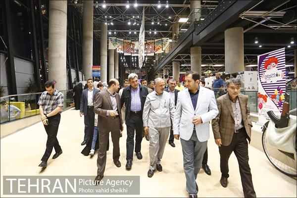 حضور شهردار تهران در باغ کتاب در کمپین با مهر تا مهر 16
