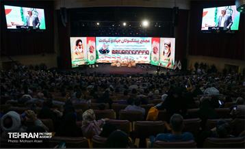 دیدار شهردار تهران با پیشکسوتان عرصه ایثار و شهادت منطقه 17 23