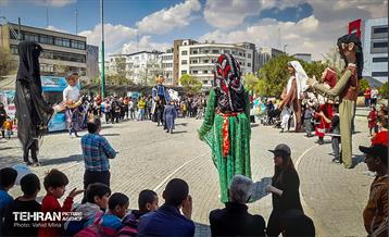 جشن بهار اولی‌ها با عروسک‌های غول پیکر 14