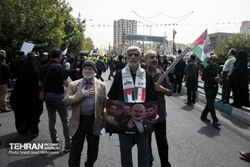 تشییع پیکر شهید اسماعیل هنیه در تهران - 3 11