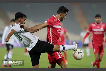 دیدار تیم های فوتبال پرسپولیس تهران و نفت مسجد سلیمان 12