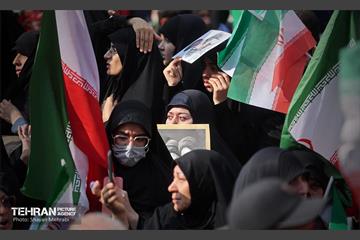 تشییع پیکر مطهر شهدای ناوشکن دنا 17