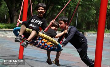 زمین بازی‌ بوستان لاله تهران 3