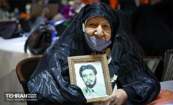 دیدار شهردار تهران با مادران شهدای منطقه 12