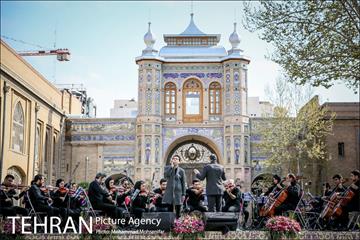 اجرای کنسرت محمد معتمدی 6