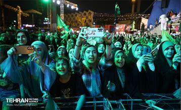 مهمانی ۱۰ کیلومتری عید غدیر در تهران - 3 12