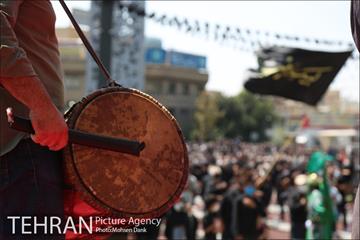 مراسم عزاداری ظهر عاشورا در میدان امام حسین(ع) 20