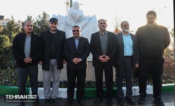 آیین رونمایی از المان مادر شهید 12