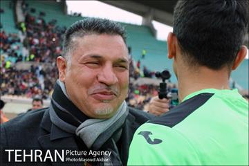 دیدار تیم های فوتبال نفت تهران و پرسپولیس