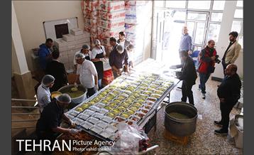 توزیع 3300 پرس غذا بین نیازمندان با کمک های مردمی 4