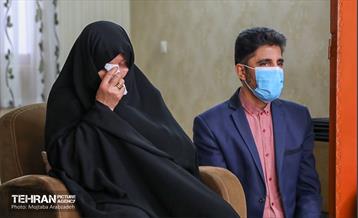 حضور شهردار تهران در منزل شهید ارشد محمودی 2