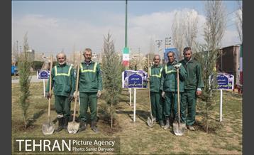 مراسم کاشت نهال به نام و یاد مشاهیر شهرری‎ 16