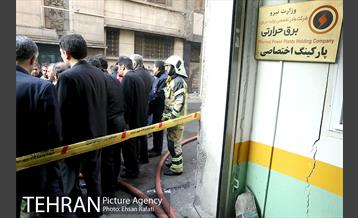 بازدید شهردار تهران از محل آتش‌سوزی ساختمان برق حرارتی وزارت نیرو  16
