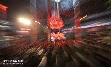 گردش نخل در تکیه حصاربوعلی ۳ دور است البته در گذشته تا سال ۱۳۴۰ نخل در روز عاشورا از تکیه خارج و بر شانه عزاداران در انتهای دسته تا نزدیک محله کاشانک می رفت.