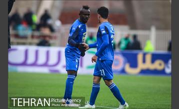 دیدار تیم‌های فوتبال تراکتور سازی تبریز - استقلال تهران 22