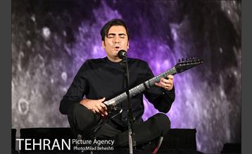 کنسرت شهرام و حافظ ناظری در محوطه باز برج میلاد‎ 7