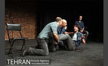 نمایش بهمن کوچیک‎ 16