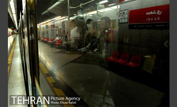 مترو سواری شهردار تهران به مناسبت روز جهانی بدون خودرو 25