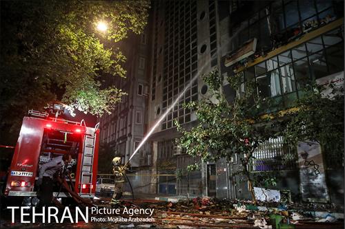 آتش‌سوزی ساختمان چهار طبقه در خیابان فخر رازی 2