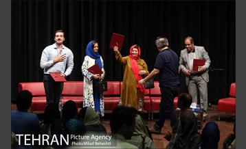 نقد فیلم زیر سقف دودی در فرهنگسرای ارسباران‎ 21