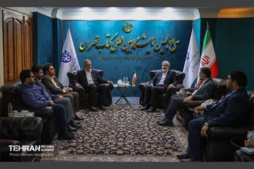 بازدید شهردار تهران از سی‌وپنجمین نمایشگاه بین‌المللی کتاب تهران 32