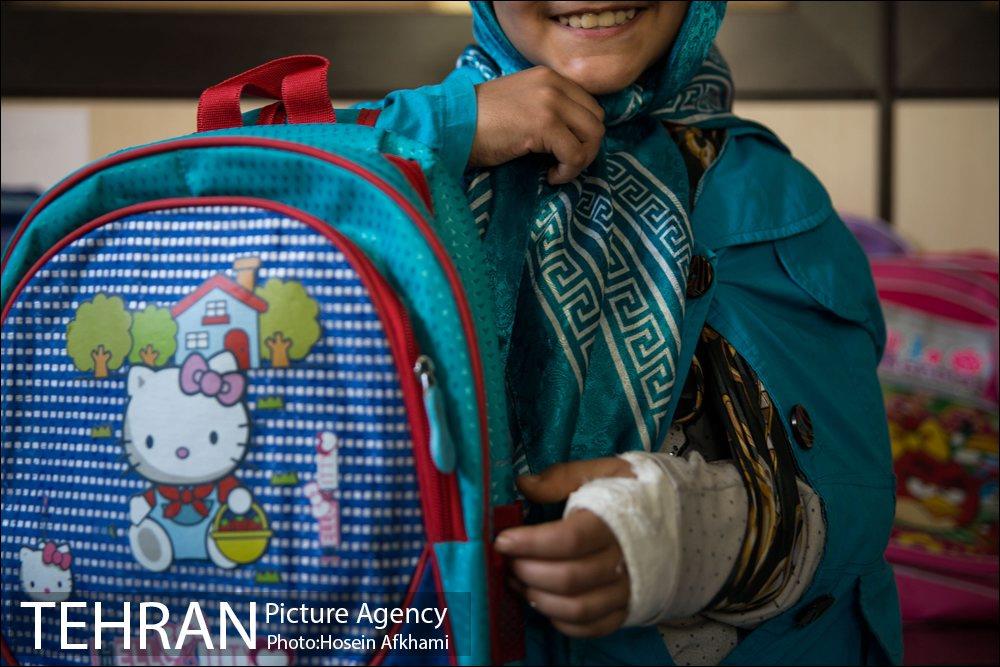 توزیع لوازم التحریر توسط گروه پردیس پایان کارت خوابی‎ 14