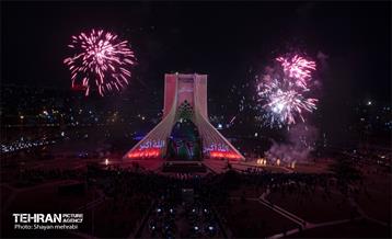 نورافشانی جشن پیروزی انقلاب اسلامی در میدان آزادی 1
