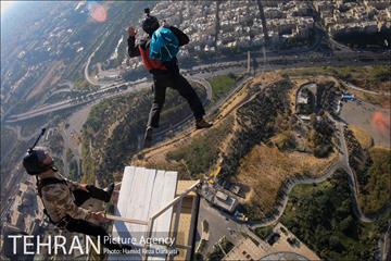 برج میلاد، میزبان هفتمین پرش بیس جامپ 22