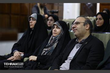 جلسه هم‌اندیشی رییس نهاد پایش طرح های توسعه شهری با جمعی از بانوان 34