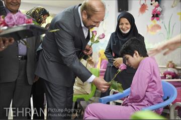 بازدید شهردار تهران از مرکز جامع توانبخشی خیریه وحدت 7