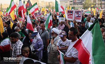 اجتماع مردمی در حمایت و تشکر از نیروهای مسلح در میدان انقلاب 44