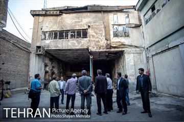 بازدید شهردار تهران از خسارت آتش سوزی اخیر میدان حسن آباد 20