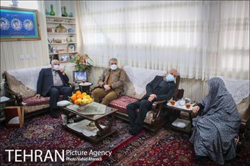 دیدار شهردار تهران با مادر شهیدان خالقی پور 5