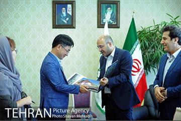 دیدار میهمانان خارجی حاضر در اجلاس جهانی شوراها و شهرداران با رییس مرکز ارتباطات و امور بین الملل شهرداری تهران 8