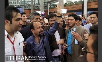 استقبال از عوامل فیلم فروشنده در فرودگاه امام خمینی تهران‎ 17