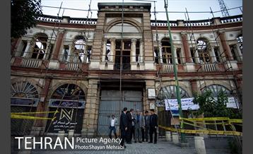 بازدید شهردار تهران از خسارت آتش سوزی اخیر میدان حسن آباد 25